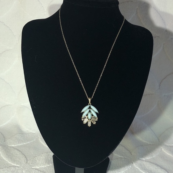 BEAUTIFUL pendant necklace - Picture 2 of 5